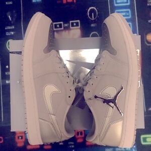 RETRO 1 METALLIC SILVER LOW🔥🏀🤩